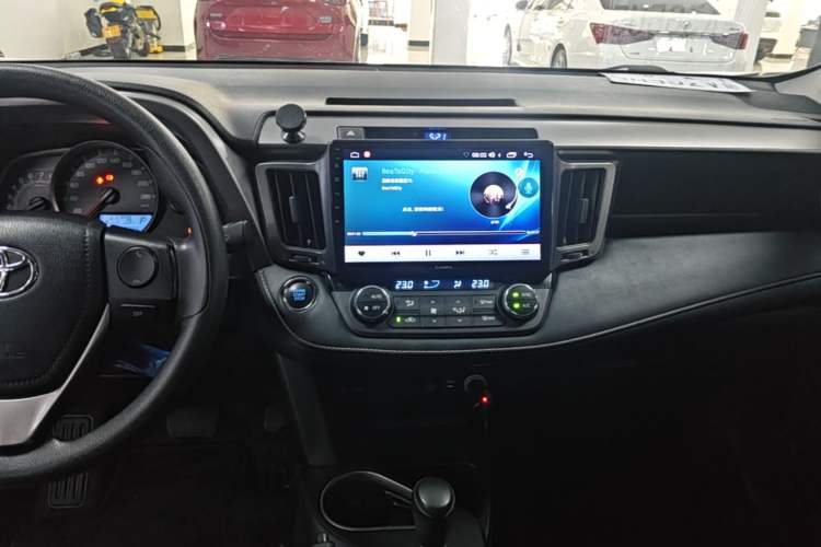 Used Toyota RAV4 2016 2.0L CVT Two-Wheel Drive Fashion Edition China V Standard Audio And AC Panel