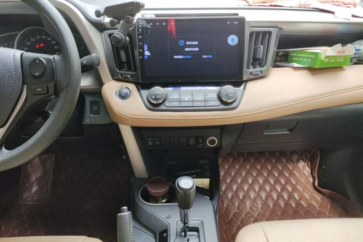 Used Toyota RAV4 2016 2.0L CVT Two-Wheel Drive Fashion Edition China V Standard Audio And AC Panel