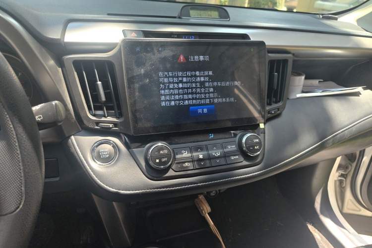 Used Toyota RAV4 2016 2.0L CVT Two-Wheel Drive Fashion Edition China V Standard Audio And AC Panel