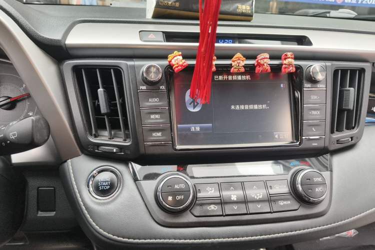 Used Toyota RAV4 2016 2.0L CVT Two-Wheel Drive Fashion Edition China V Standard Audio And AC Panel