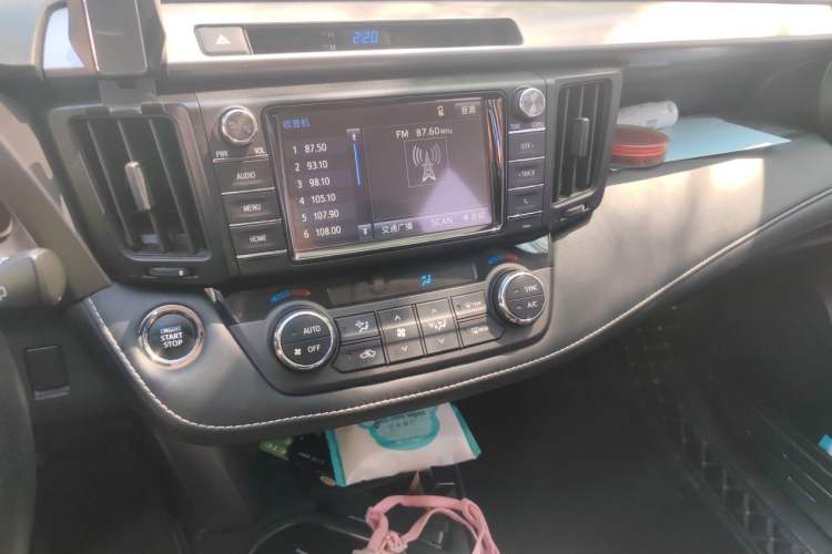 Used Toyota RAV4 2016 2.0L CVT Two-Wheel Drive Comfort Edition China V Standard Audio And AC Panel