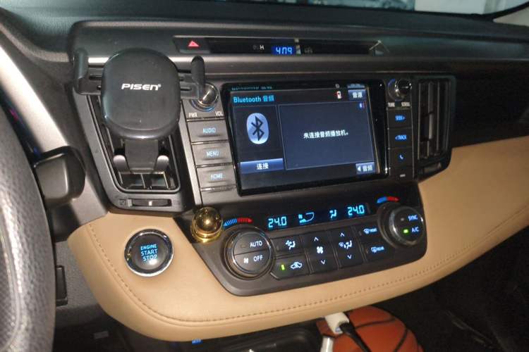 Used Toyota RAV4 2016 2.0L CVT Two-Wheel Drive Fashion Edition China V Standard Audio And AC Panel