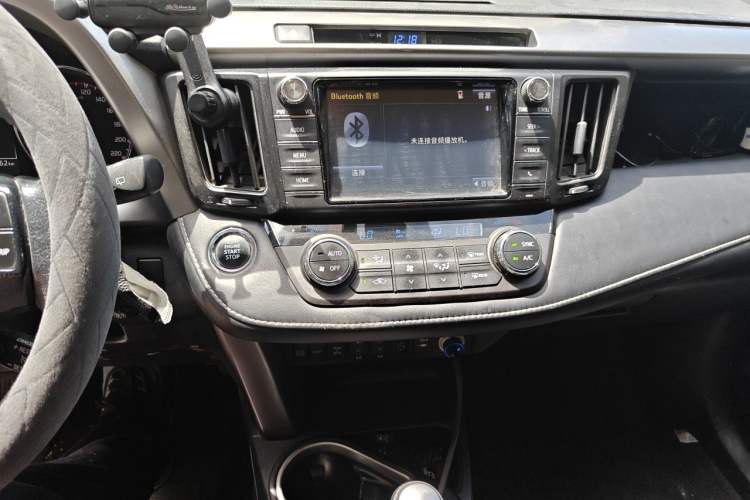 Used Toyota RAV4 2016 2.5L Automatic 4x4 Elite Edition Audio And AC Panel
