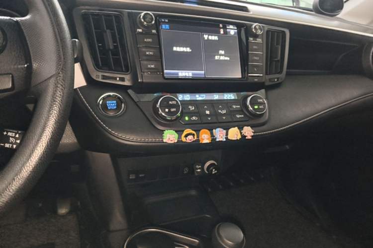 Used Toyota RAV4 2016 2.0L CVT Two-Wheel Drive Fashion Edition China V Standard Audio And AC Panel