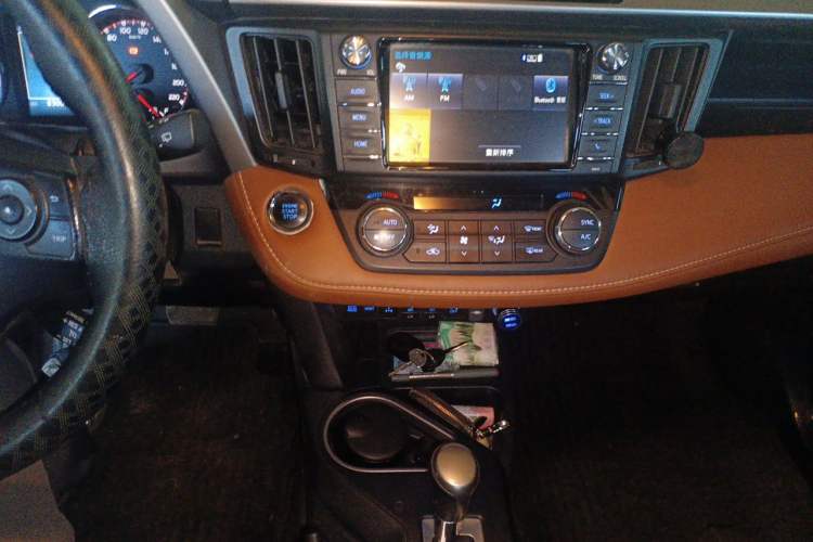 Used Toyota RAV4 2016 2.5L Automatic 4x4 Elite Edition Audio And AC Panel