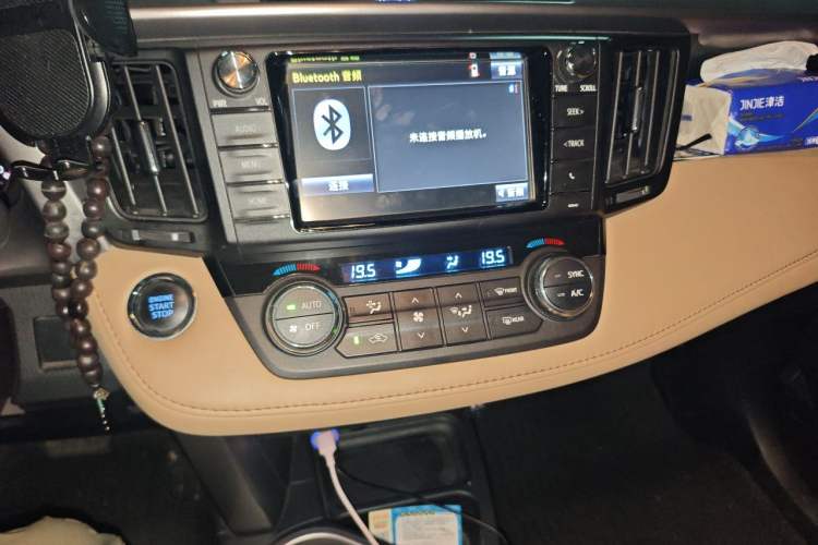 Used Toyota RAV4 2016 2.0L CVT Two-Wheel Drive Smart Edition China V Standard Audio And AC Panel