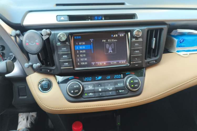 Used Toyota RAV4 2016 2.0L CVT Two-Wheel Drive Smart Edition China V Standard Audio And AC Panel