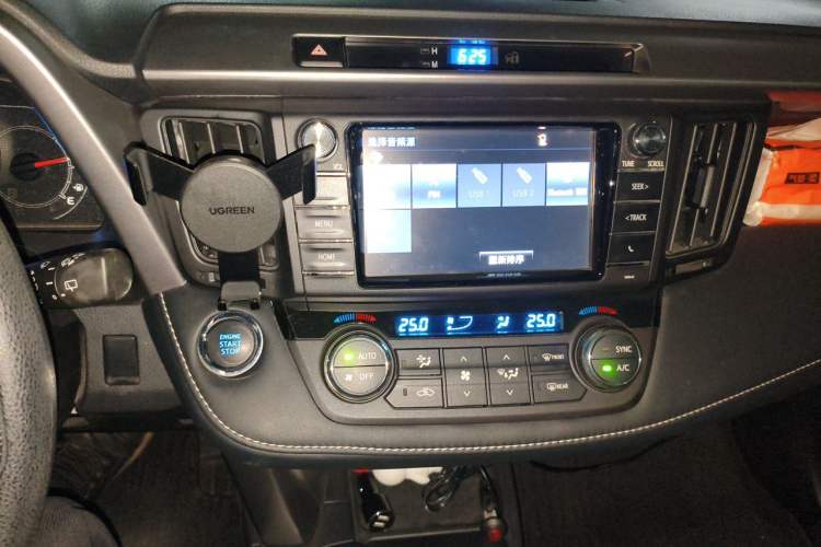 Used Toyota RAV4 2016 2.0L CVT Two-Wheel Drive Fashion Edition China V Standard Audio And AC Panel