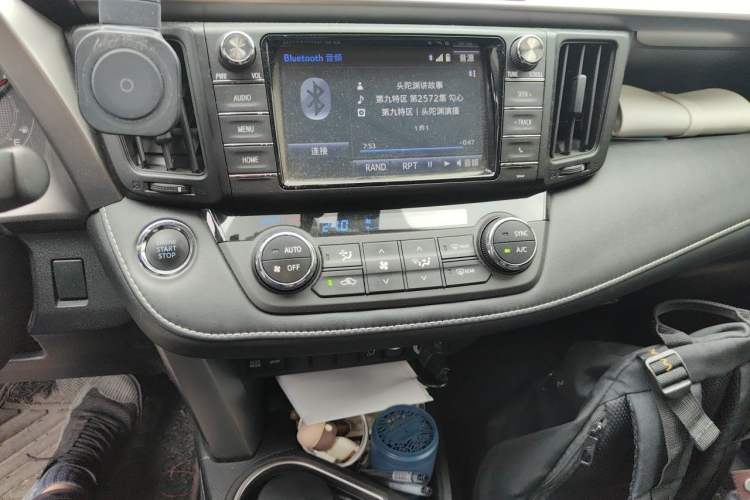 Used Toyota RAV4 2016 2.0L CVT Two-Wheel Drive Fashion Edition China V Standard Audio And AC Panel