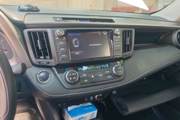 Used Toyota RAV4 2016 2.0L CVT Two-Wheel Drive Fashion Edition China V Standard Audio And AC Panel