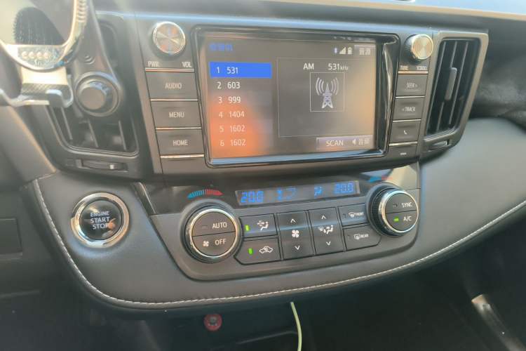 Used Toyota RAV4 2016 2.0L CVT Two-Wheel Drive Fashion Edition China V Standard Audio And AC Panel
