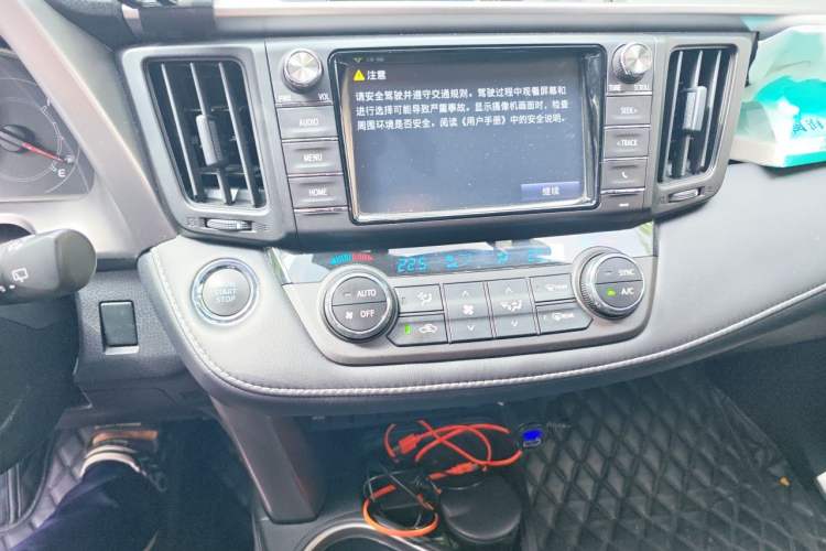 Used Toyota RAV4 2016 2.0L CVT Two-Wheel Drive Fashion Edition China V Standard Audio And AC Panel