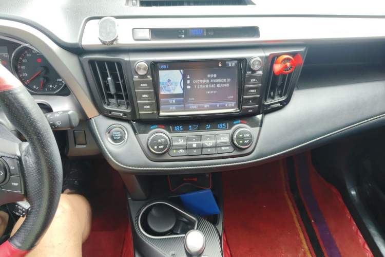 Used Toyota RAV4 2016 2.5L Automatic 4x4 Elite Edition Audio And AC Panel