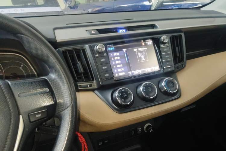 Used Toyota RAV4 2016 2.0L CVT Two-Wheel Drive Urban Edition China V Standard Audio And AC Panel