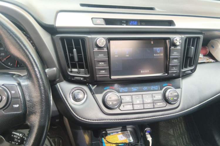 Used Toyota RAV4 2016 2.5L Automatic 4x4 Elite Edition Audio And AC Panel