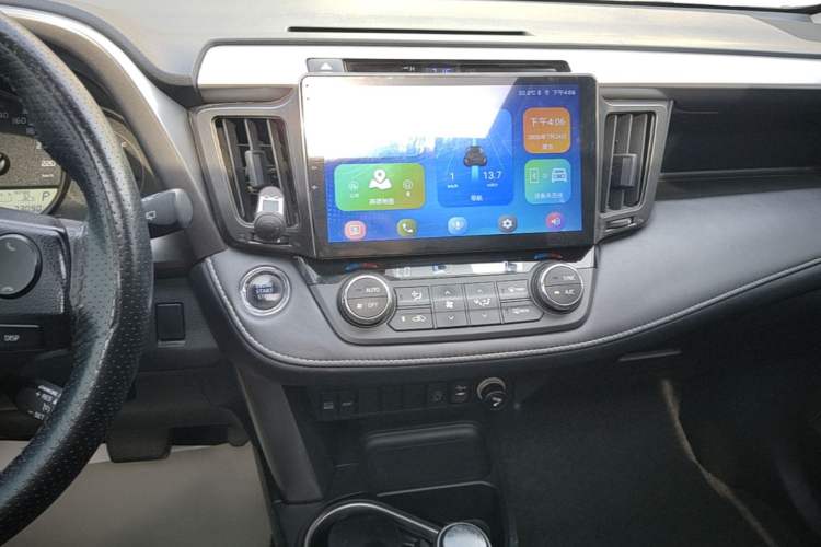 Used Toyota RAV4 2016 2.0L CVT Two-Wheel Drive Fashion Edition China V Standard Audio And AC Panel