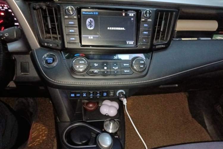 Used Toyota RAV4 2016 2.5L Automatic 4x4 Elite Edition Audio And AC Panel