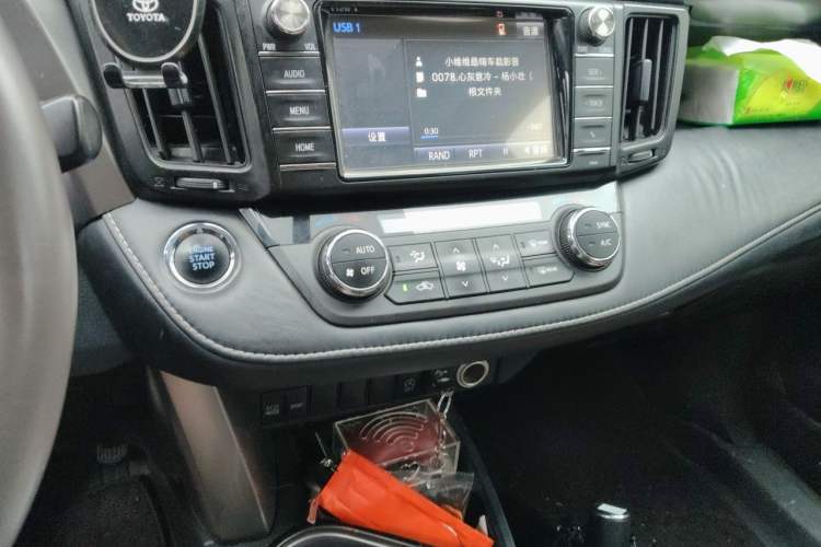 Used Toyota RAV4 2016 2.0L CVT Two-Wheel Drive Fashion Edition China V Standard Audio And AC Panel