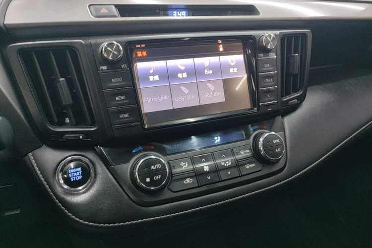 Used Toyota RAV4 2016 2.0L CVT Two-Wheel Drive Fashion Edition China V Standard Audio And AC Panel