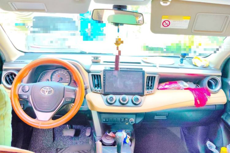 Used Toyota RAV4 2016 2.0L CVT Two-Wheel Drive Urban Edition China V Standard Center Console