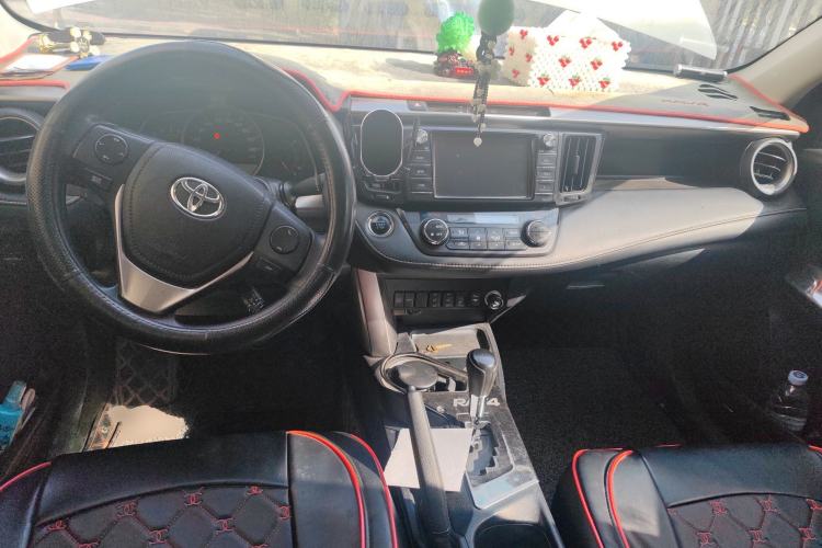 Used Toyota RAV4 2016 2.0L CVT Two-Wheel Drive Comfort Edition China V Standard Center Console