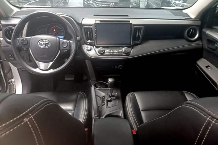 Used Toyota RAV4 2016 2.0L CVT Two-Wheel Drive Fashion Edition China V Standard Center Console
