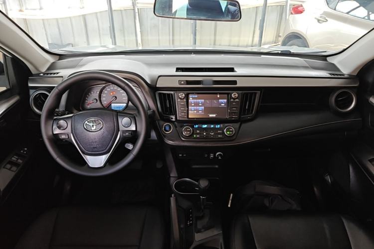 Used Toyota RAV4 2016 2.0L CVT Two-Wheel Drive Fashion Edition China V Standard Center Console