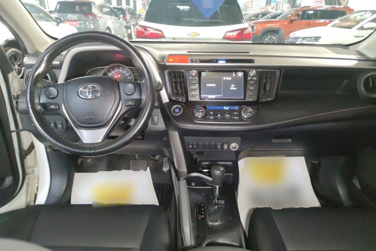 Used Toyota RAV4 2016 2.0L CVT Two-Wheel Drive Fashion Edition China V Standard Center Console
