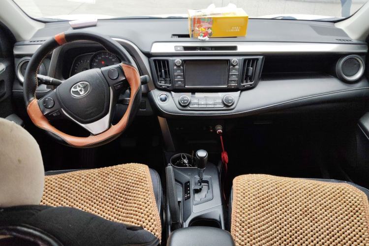 Used Toyota RAV4 2016 2.0L CVT Two-Wheel Drive Fashion Edition China V Standard Center Console