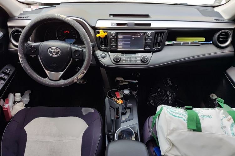 Used Toyota RAV4 2016 2.0L CVT Two-Wheel Drive Fashion Edition China V Standard Center Console