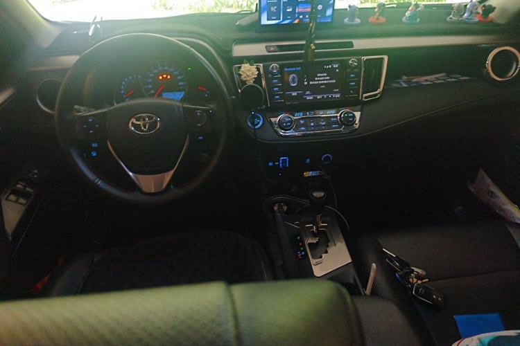Used Toyota RAV4 2016 2.0L CVT Two-Wheel Drive Fashion Edition China V Standard Center Console