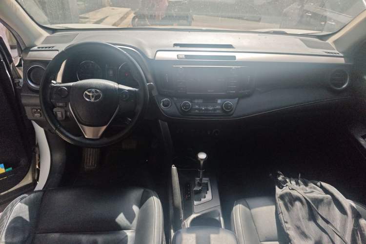 Used Toyota RAV4 2016 2.0L CVT Two-Wheel Drive Smart Edition China V Standard Center Console