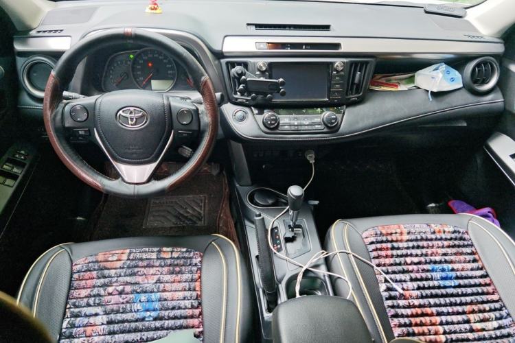 Used Toyota RAV4 2016 2.0L CVT Two-Wheel Drive Fashion Edition China V Standard Center Console