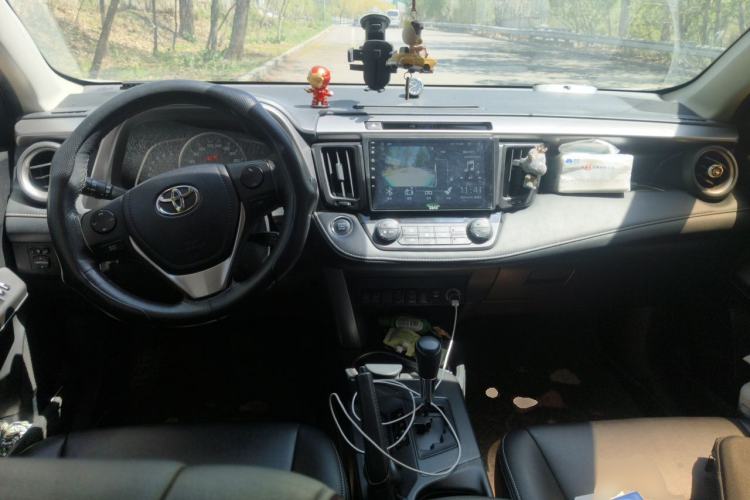 Used Toyota RAV4 2016 2.0L CVT Two-Wheel Drive Comfort Edition China V Standard Center Console