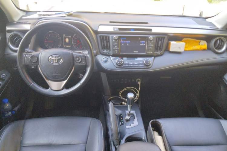 Used Toyota RAV4 2016 2.5L Automatic 4x4 Elite Edition Center Console
