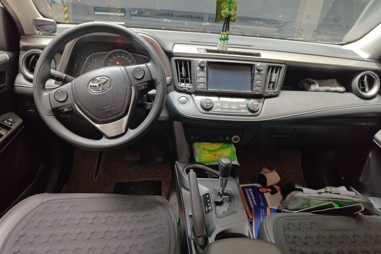 Used Toyota RAV4 2016 2.0L CVT Two-Wheel Drive Fashion Edition China V Standard Center Console
