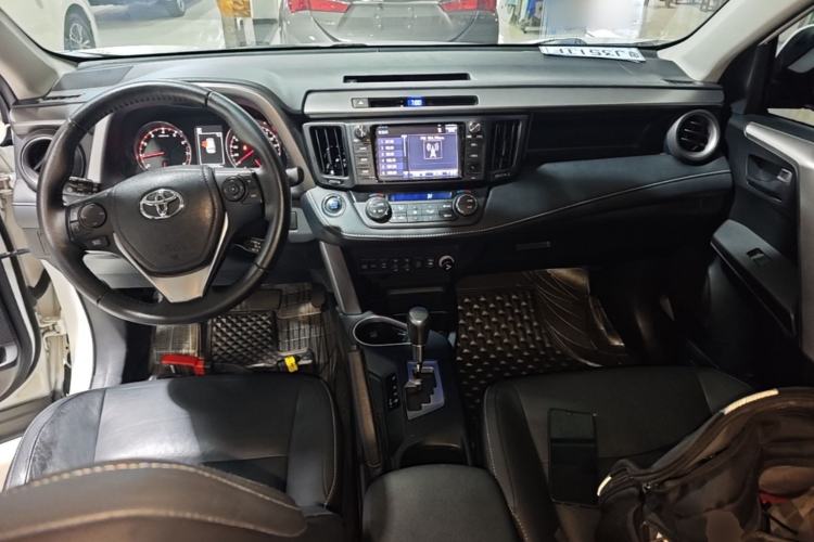 Used Toyota RAV4 2016 2.5L Automatic 4x4 Elite Edition Center Console