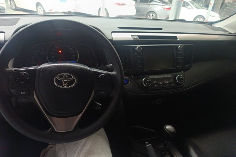 Used Toyota RAV4 2016 2.0L CVT Two-Wheel Drive Fashion Edition China V Standard Center Console