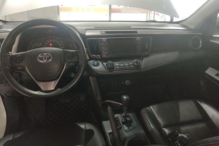 Used Toyota RAV4 2016 2.0L CVT Two-Wheel Drive Comfort Edition China V Standard Center Console