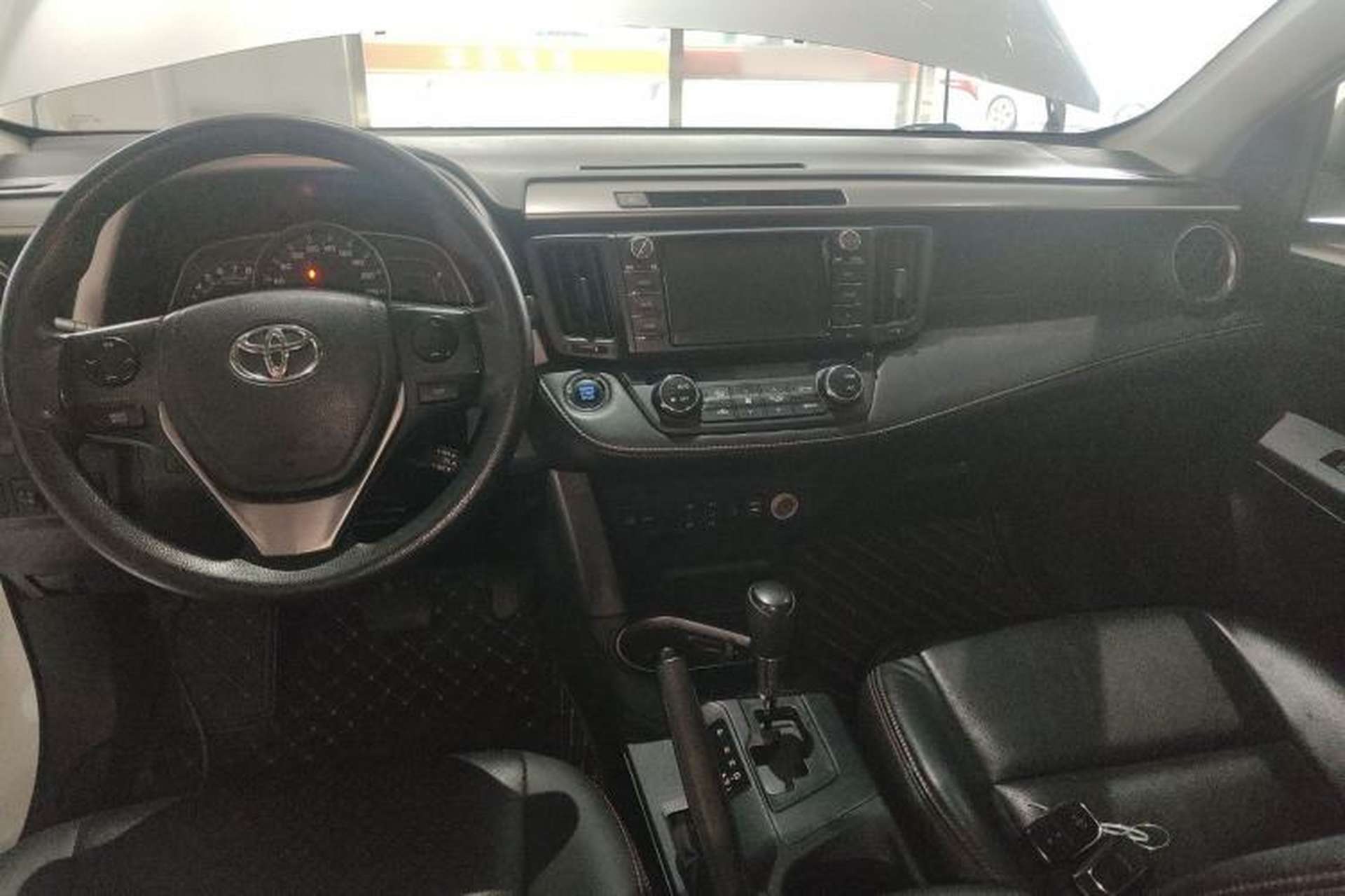 Used Toyota RAV4 2016 2.0L CVT Two-Wheel Drive Comfort Edition China V Standard Center Console