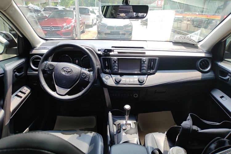 Used Toyota RAV4 2016 2.0L CVT Two-Wheel Drive Smart Edition China V Standard Center Console