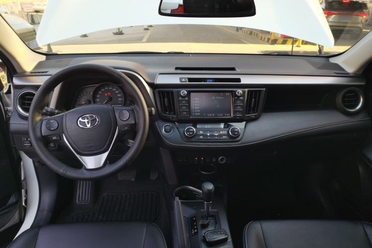 Used Toyota RAV4 2016 2.0L CVT Two-Wheel Drive Comfort Edition China V Standard Center Console