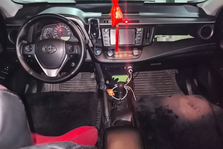 Used Toyota RAV4 2016 2.0L CVT Two-Wheel Drive Fashion Edition China V Standard Center Console