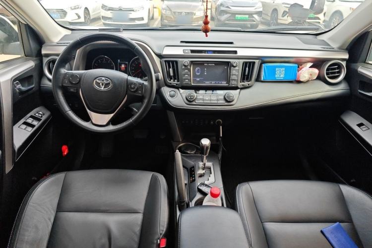 Used Toyota RAV4 2016 2.0L CVT 4x4 New Edition China V Standard Center Console