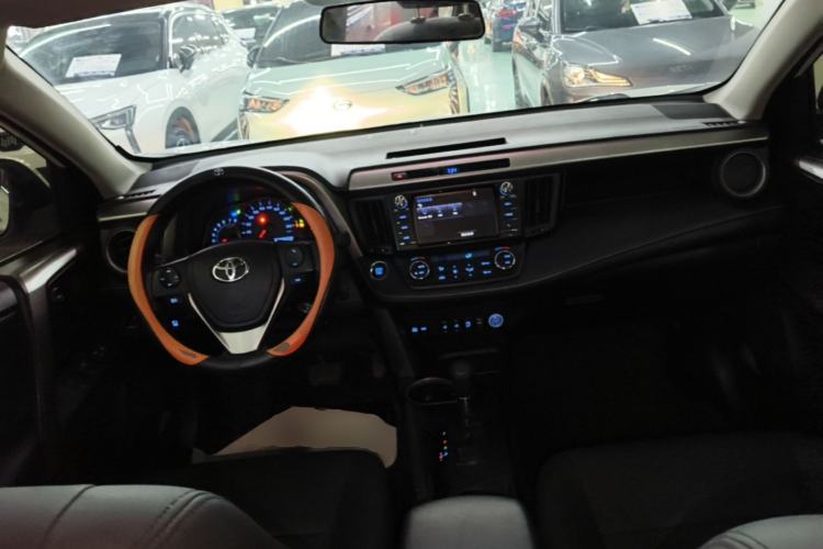 Used Toyota RAV4 2016 2.0L CVT Two-Wheel Drive Comfort Edition China V Standard Center Console