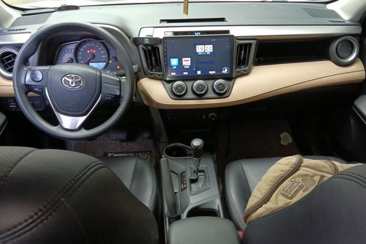 Used Toyota RAV4 2016 2.0L CVT Two-Wheel Drive Urban Edition China V Standard Center Console