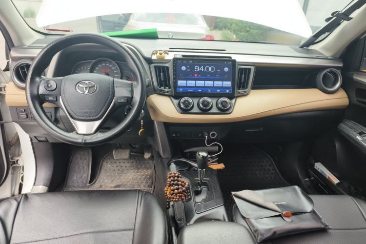Used Toyota RAV4 2016 2.0L CVT Two-Wheel Drive Urban Edition China V Standard Center Console