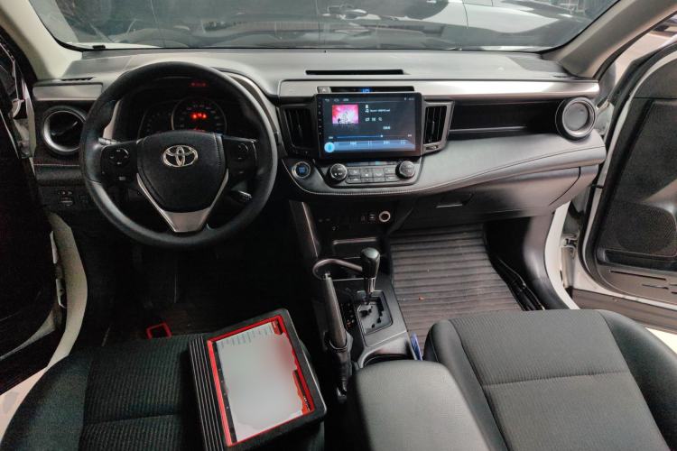 Used Toyota RAV4 2016 2.0L CVT Two-Wheel Drive Fashion Edition China V Standard Center Console