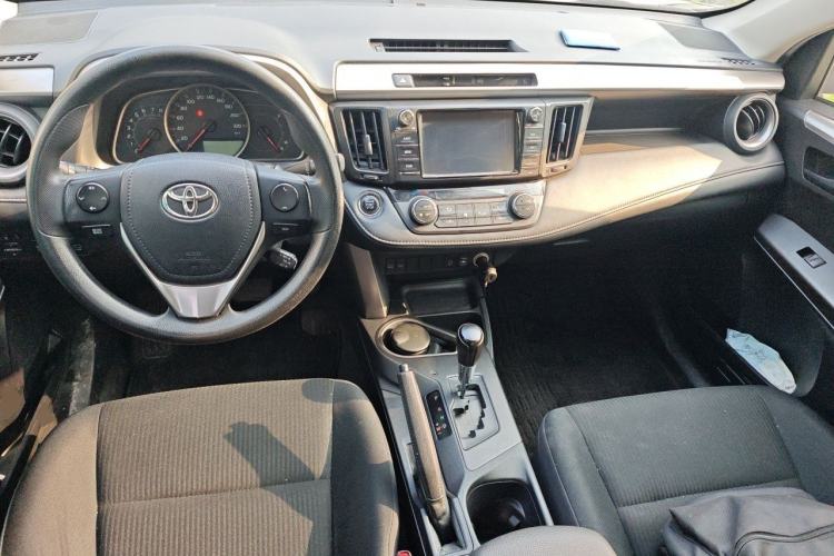 Used Toyota RAV4 2016 2.0L CVT Two-Wheel Drive Fashion Edition China V Standard Center Console