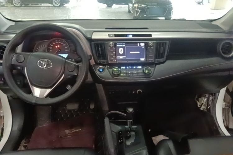 Used Toyota RAV4 2016 2.0L CVT Two-Wheel Drive Fashion Edition China V Standard Center Console